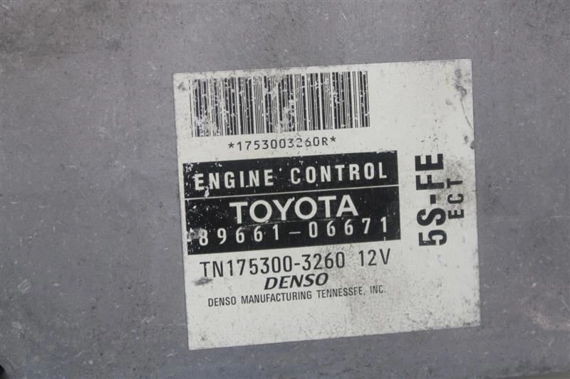 Computadora ECU ECM TOYOTA CAMRY SOLARA 1999 99 8966106671 1165426 Foto 3 de 4