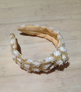 NUEVA Diadema Anthropologie Anudada Flecos Embellecida Blanca