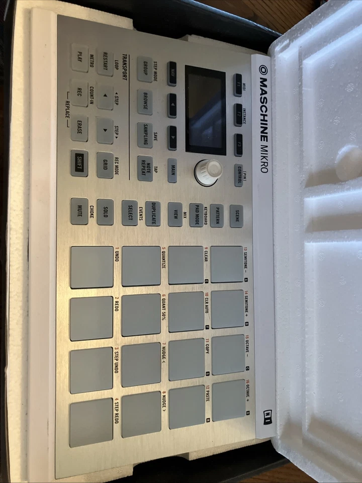 Native Instruments Maschine Mikro MK2 - Image 3 of 4
