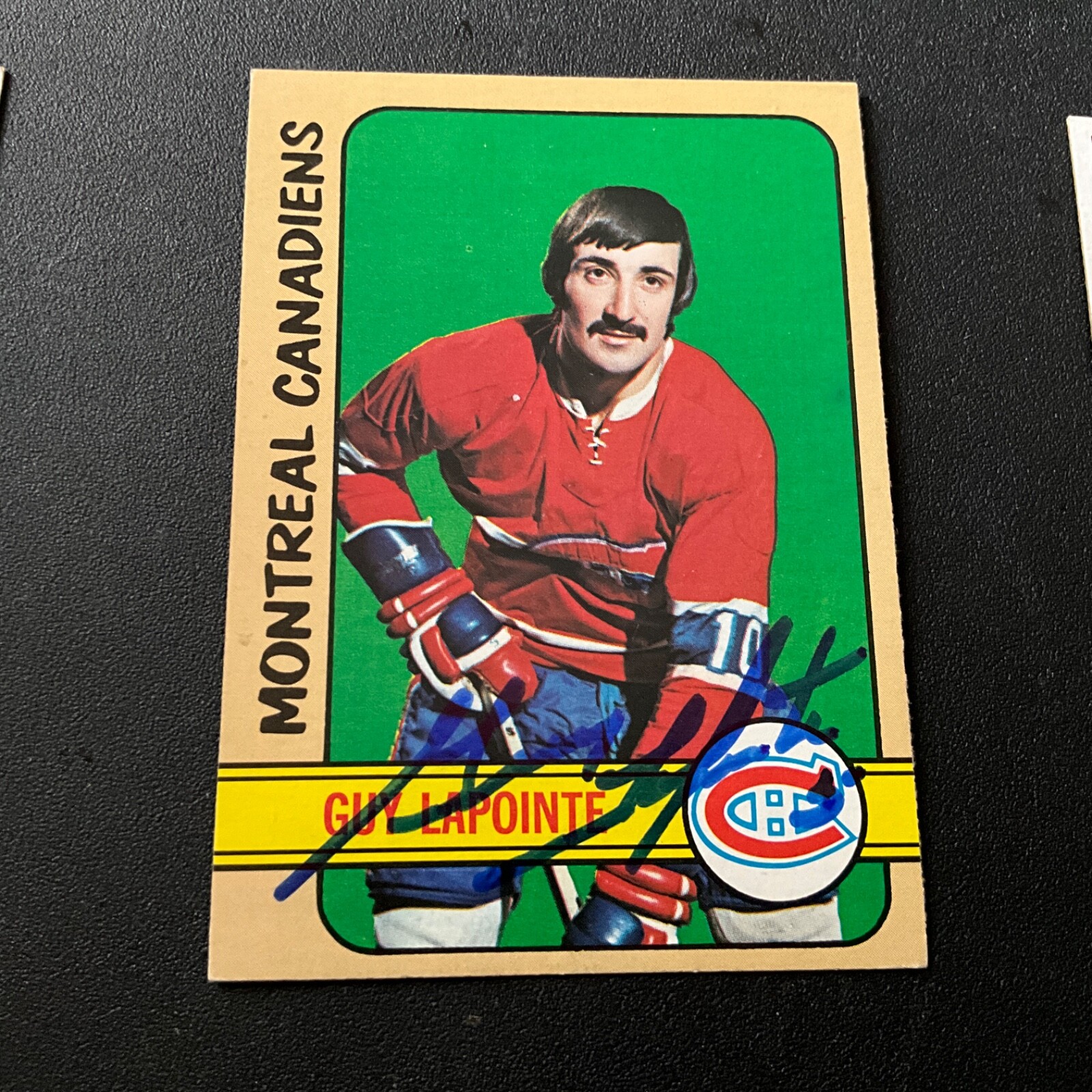 Autographed.  1972-73  Topps    GUY LAPOINTE    .  HOF.          **J-1