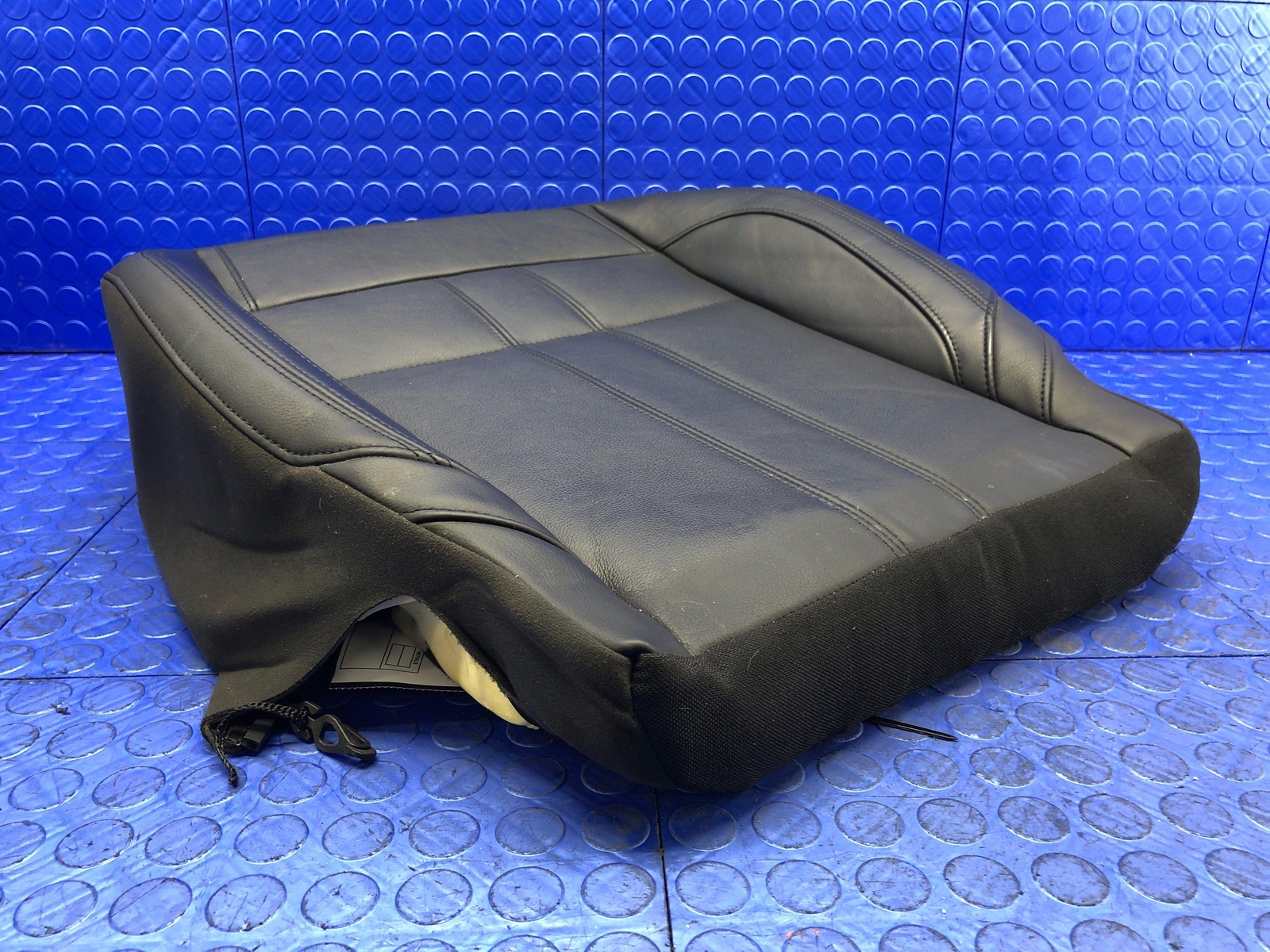 2017-2022 MASERATI LEVANTE OEM FRONT RIGHT LOWER SEAT CUSHION BLACK LEATHER