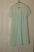 Vintage heiress Long Night Gown sz med made in usa
