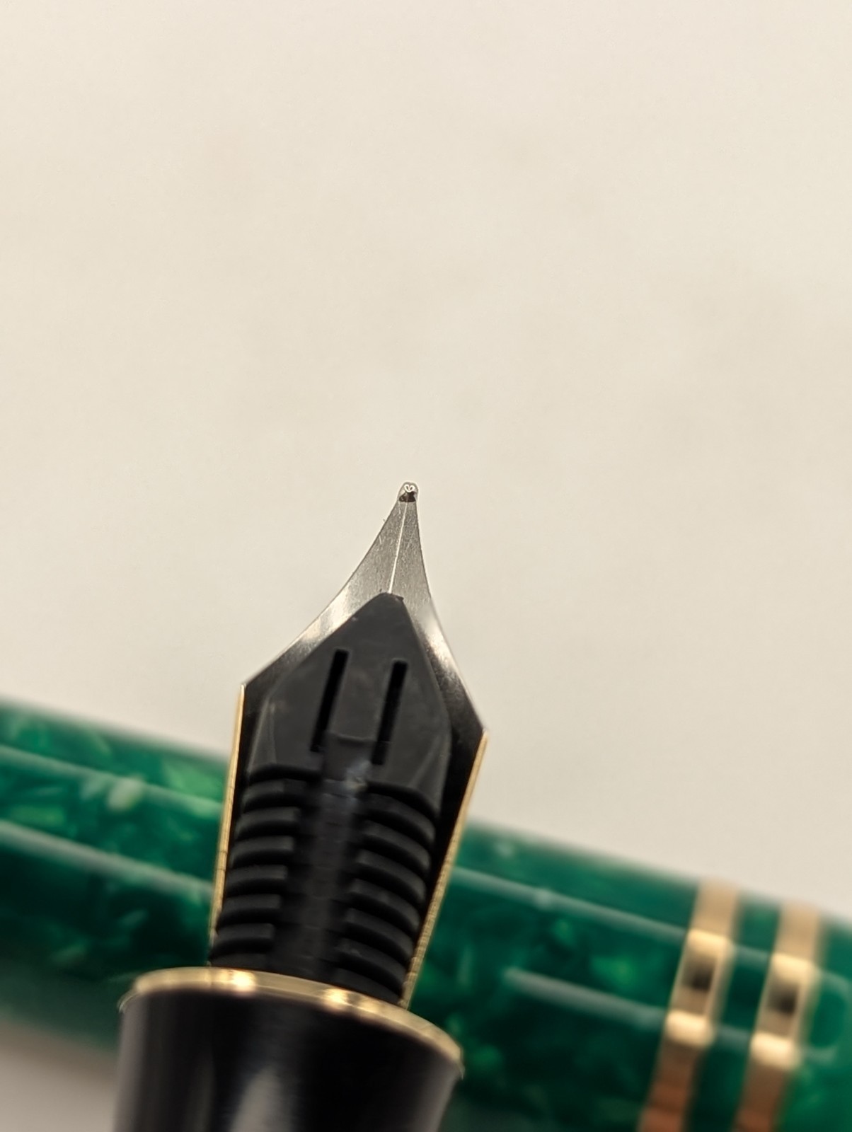 Sheaffer Balance 2 Jade Fountain Pen in Box 18k Gold Nib New Old Stock