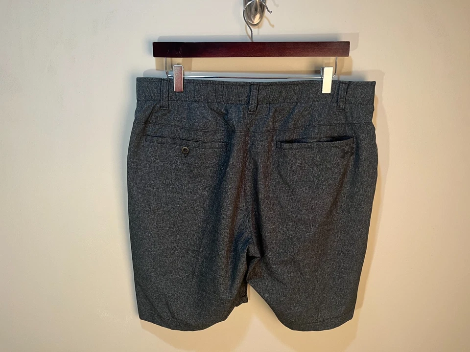 安德玛男式灰色混色平前高尔夫短裤 38 9 英寸内缝性能 — 第 2/4 张图片