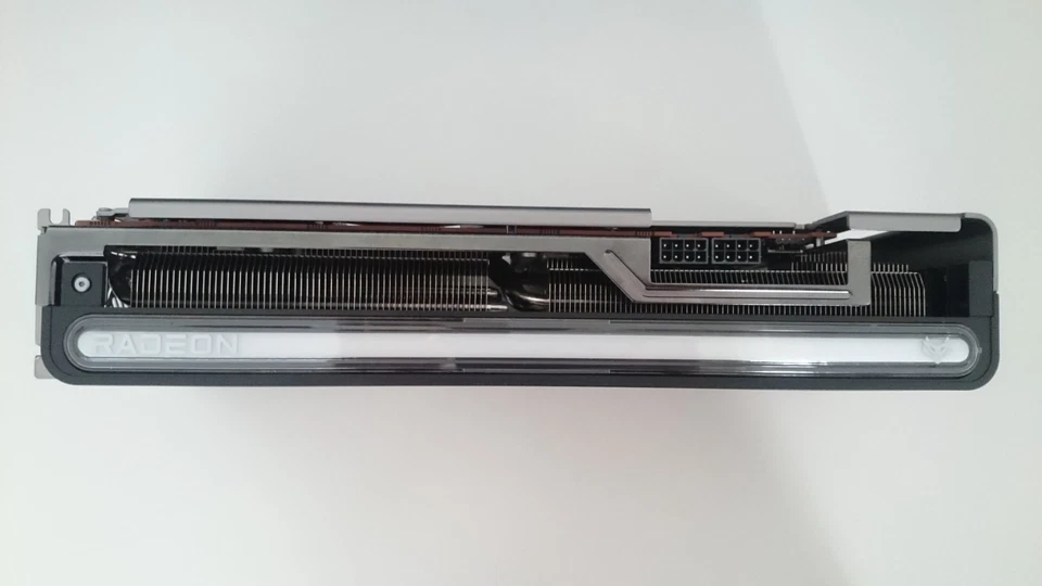 Sapphire Radeon 7800 XT Nitro+ 16GB GDDR6 AMD - Image 3 of 4