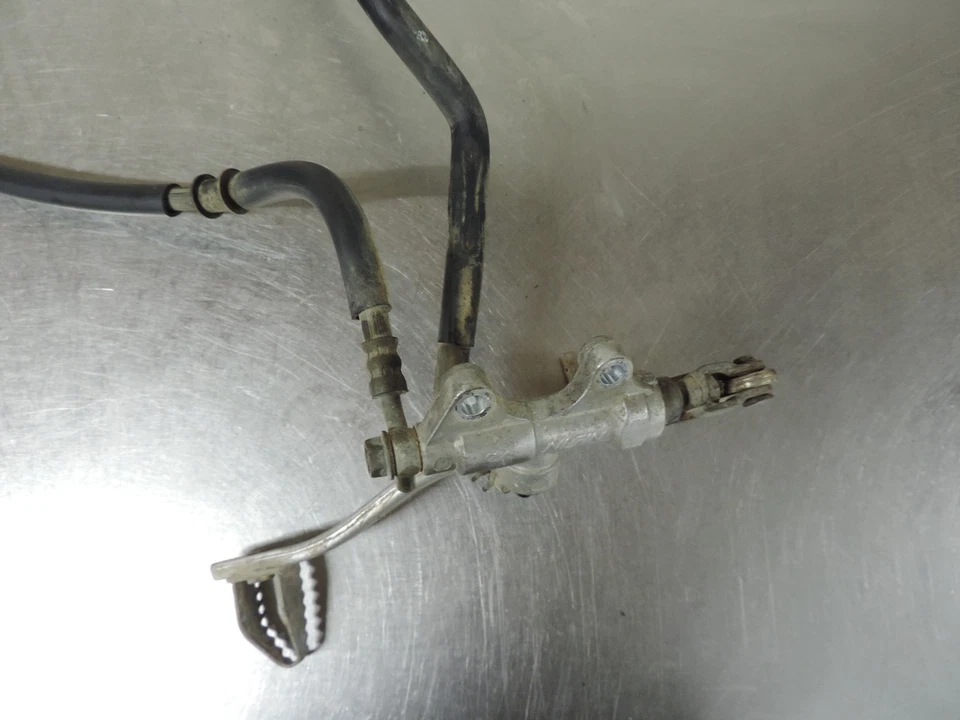 Yamaha YFZ450 2006 línea de manguera de freno trasero cilindro maestro pedal de freno Foto 4 de 4