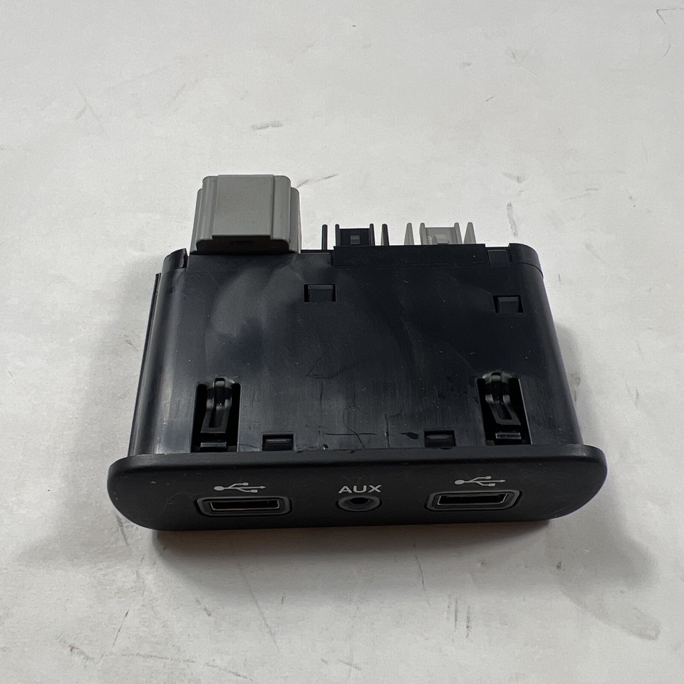 Genuine OEM Mopar Dodge Challenger Chrysler 300 Media Hub USB Port
