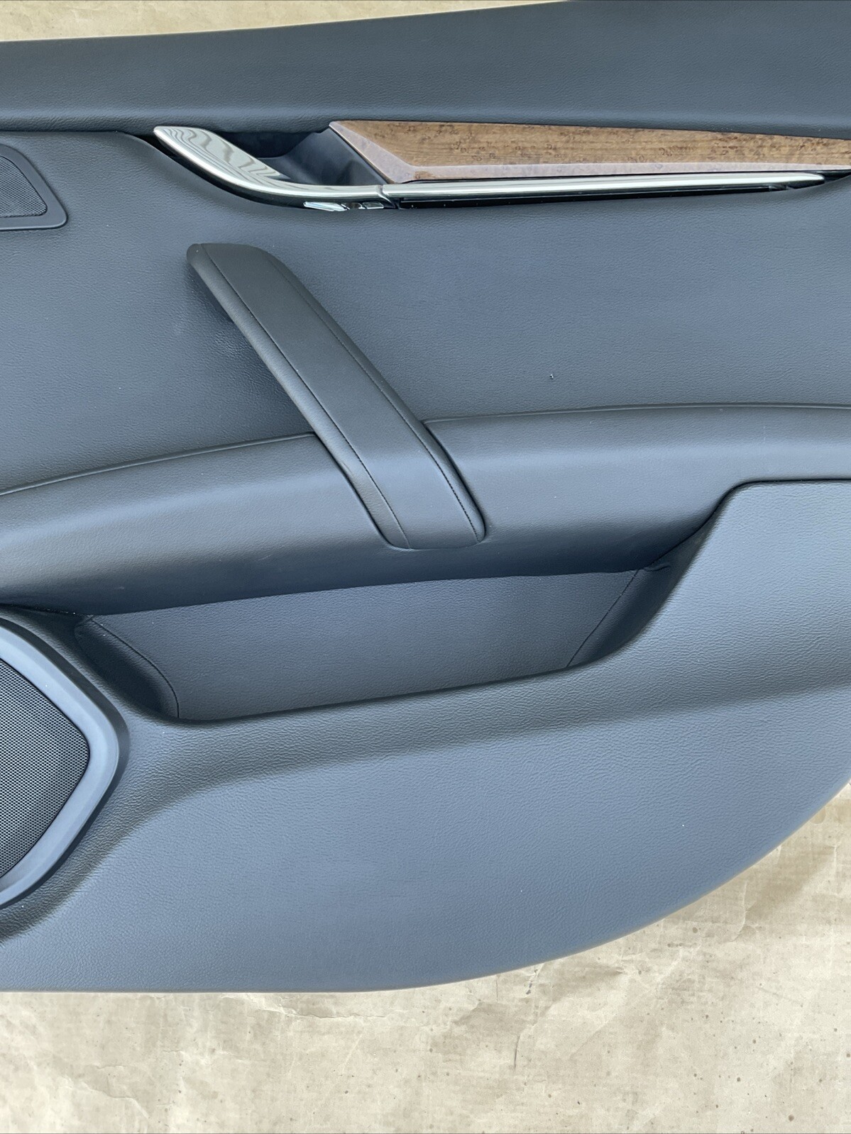 14-21 Maserati Quattroporte Rear Right Interior Door  Panel Leather Oem