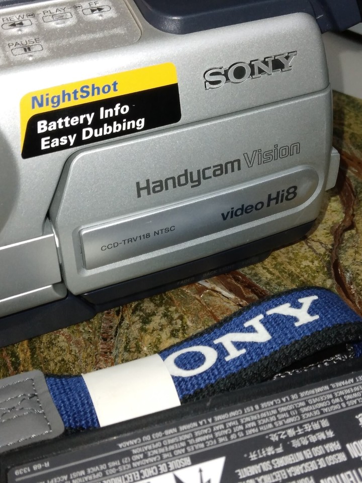 Sony CCDTRV118 Hi8 Camcorder Record Transfer Play Video Works Great