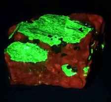 Fluorescent/Phosphorescent Willemite/Calcite With Franklinite 4.73 Oz
