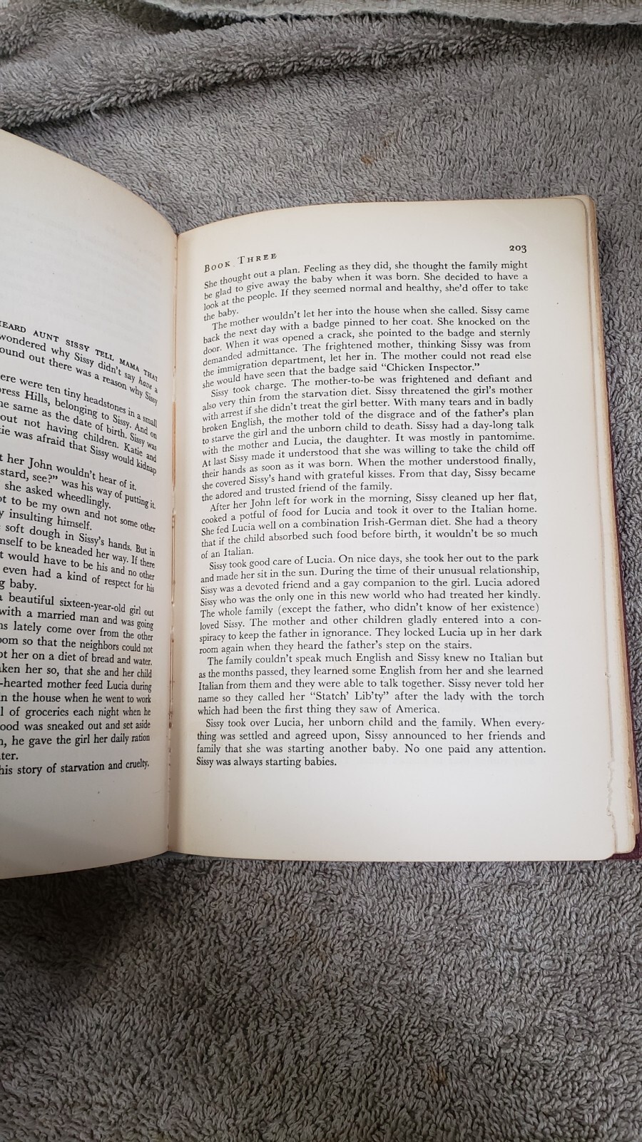 Vintage A TREE GROWS IN BROOKLYN by Betty Smith Harpers and Bros 1943