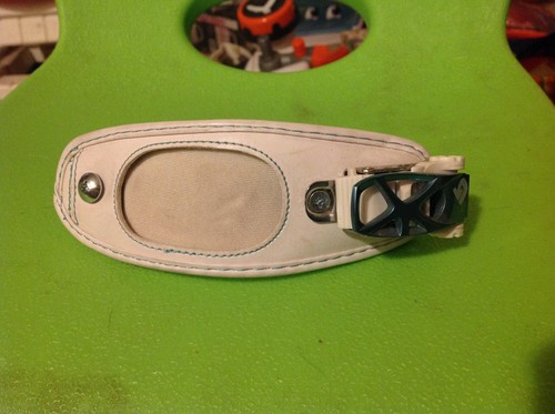 White Burton Citizen Snowboard binding 