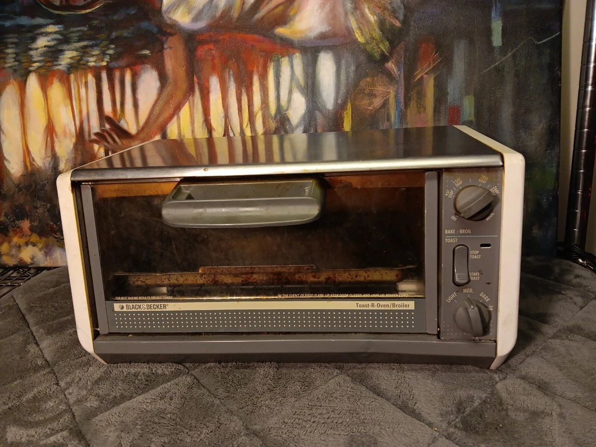 Black & Decker Spacemaker Under Cabinet Toaster Convection Oven TRO 355 TY4