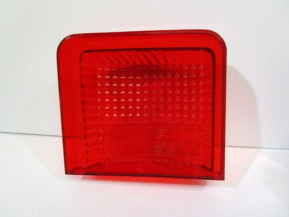 NOS 1968 DODGE POLARA MONACO WAGON DRIVERS SIDE TAIL LAMP LENS #2809185 - Image 4 of 4