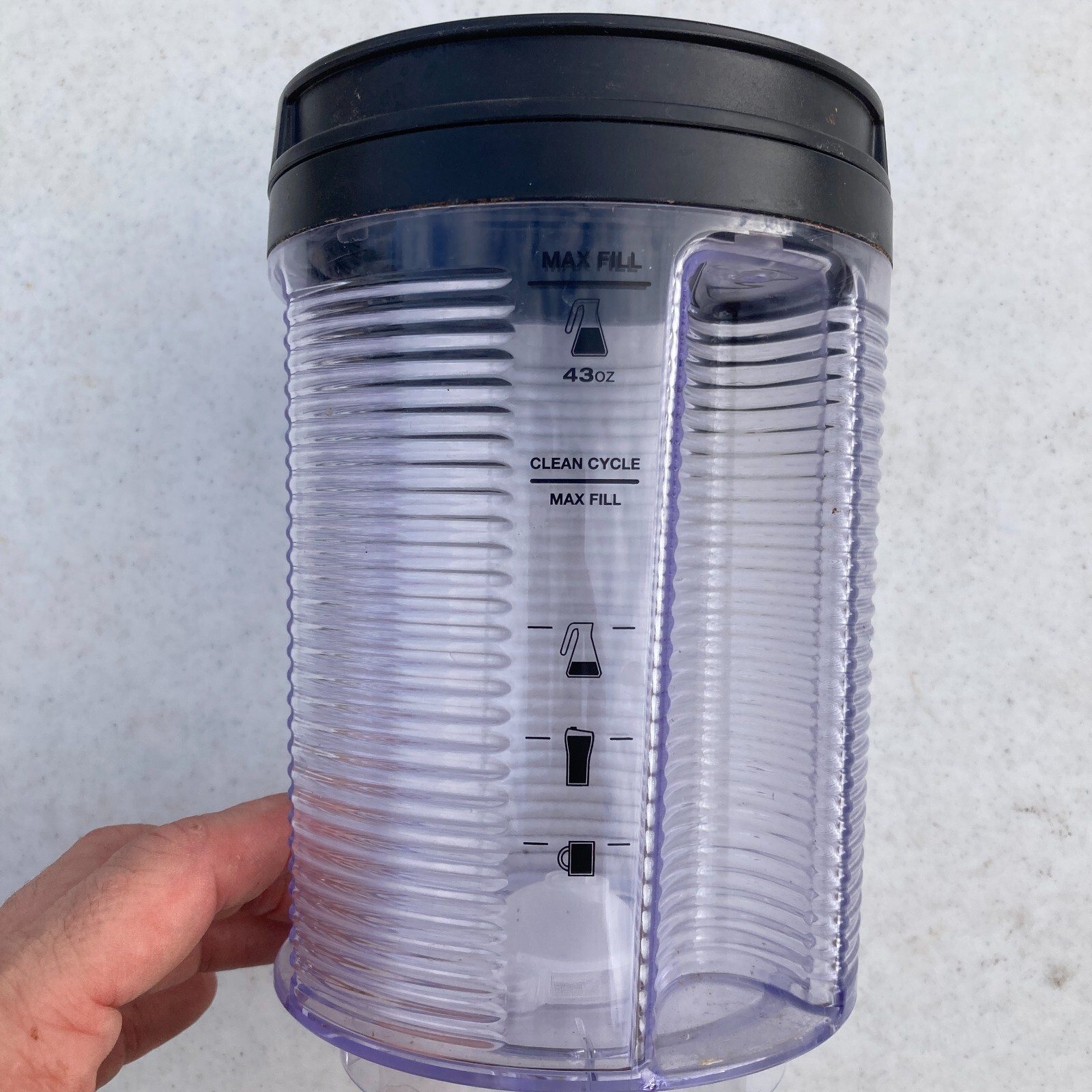 43 Oz Water Reservoir With Damaged Lid Cf086 Cf087