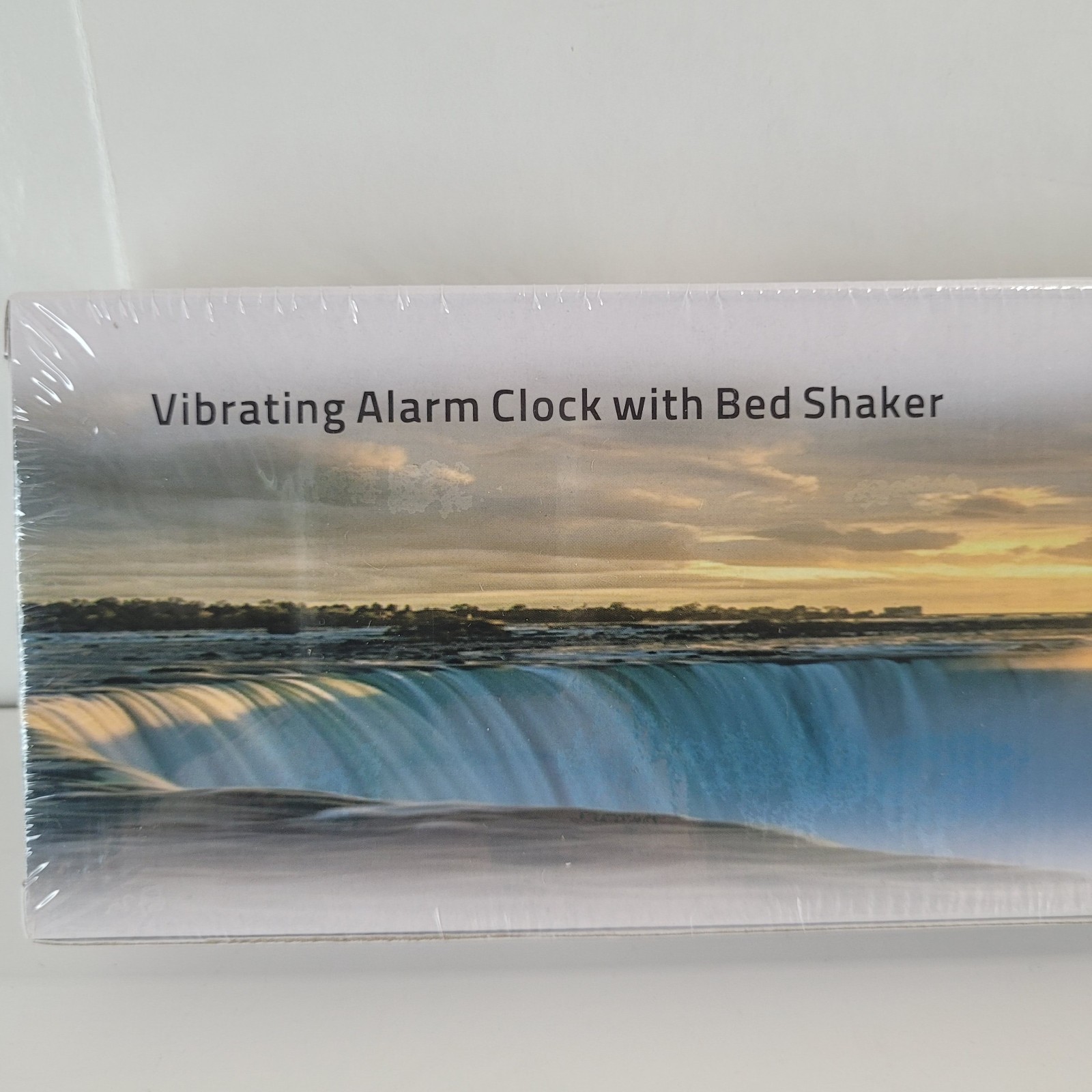 Vibrating Alarm Clock with Bed Shaker – Model CR 1001 e M – 7 . 5 " LED Display – NEW photo