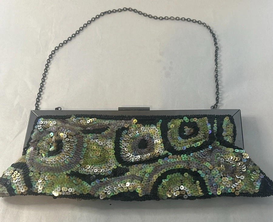 Monedero de noche New York & Co. negro con cuentas y plata, verde, negro, lentejuelas malva Foto 2 de 4