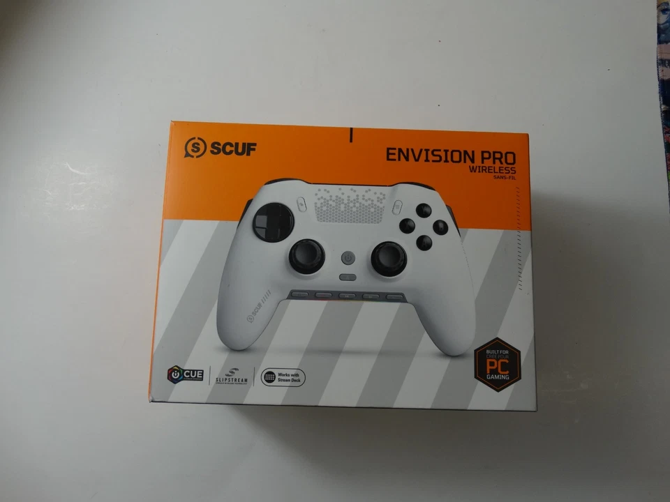 SCUF - ENVISION PRO Wireless Gaming Controller for PC - White/Black - Image 3 of 4