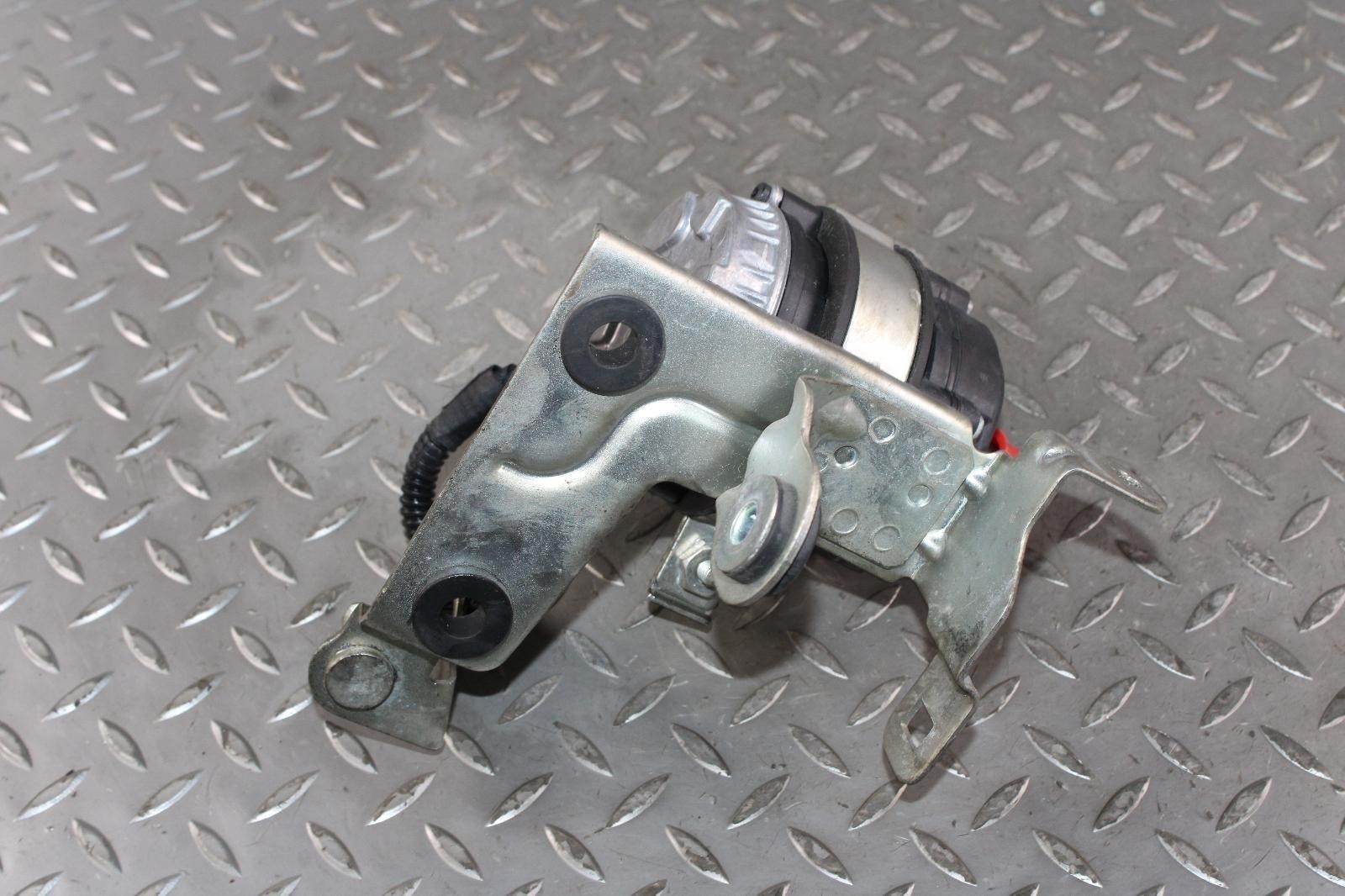 Maserati Ghibli 2017-2021 Auxiliary water pump