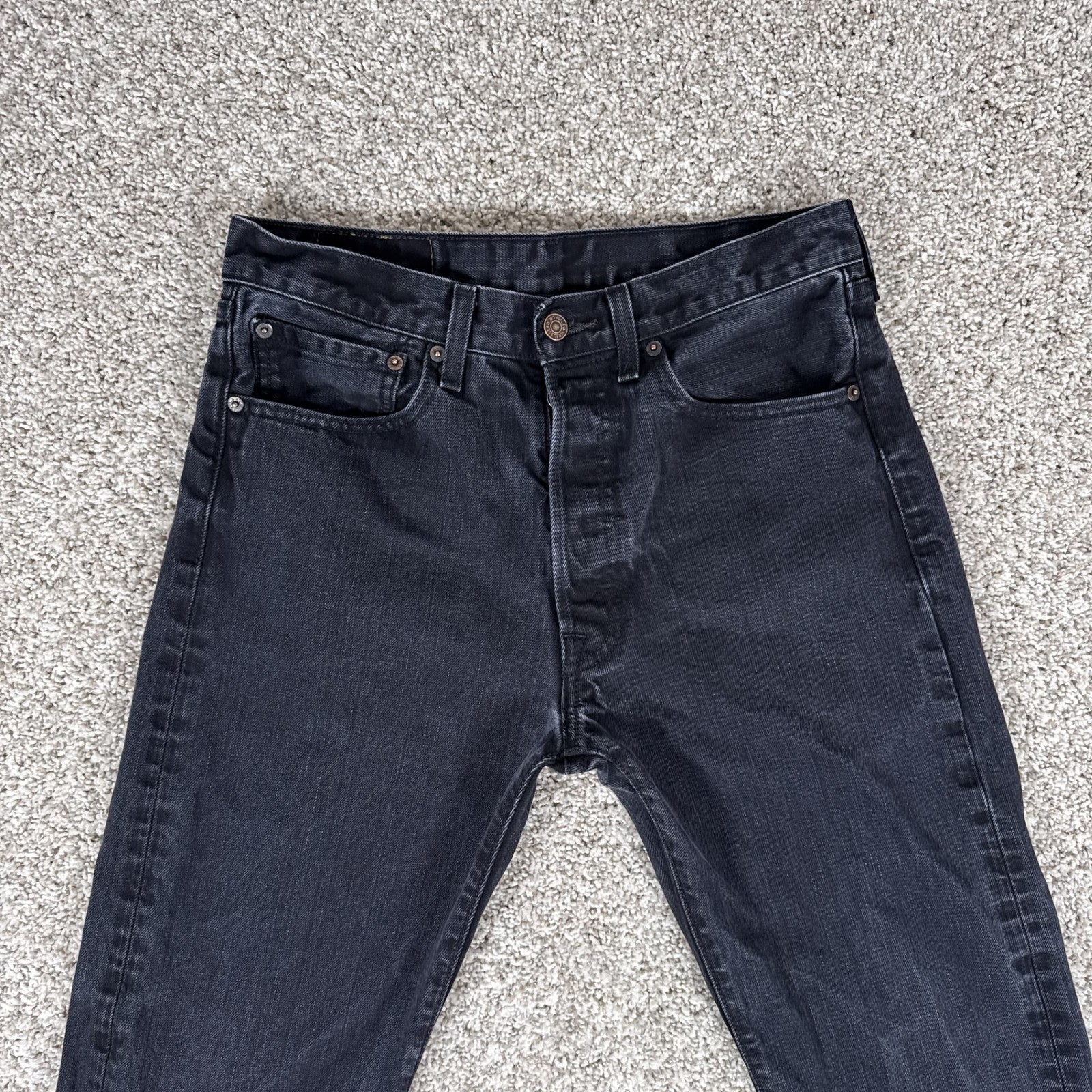 Levis 501 Jeans Mens 32X30 Black Button Fly Straight Leg Classic Washed Denim thumbnail 3