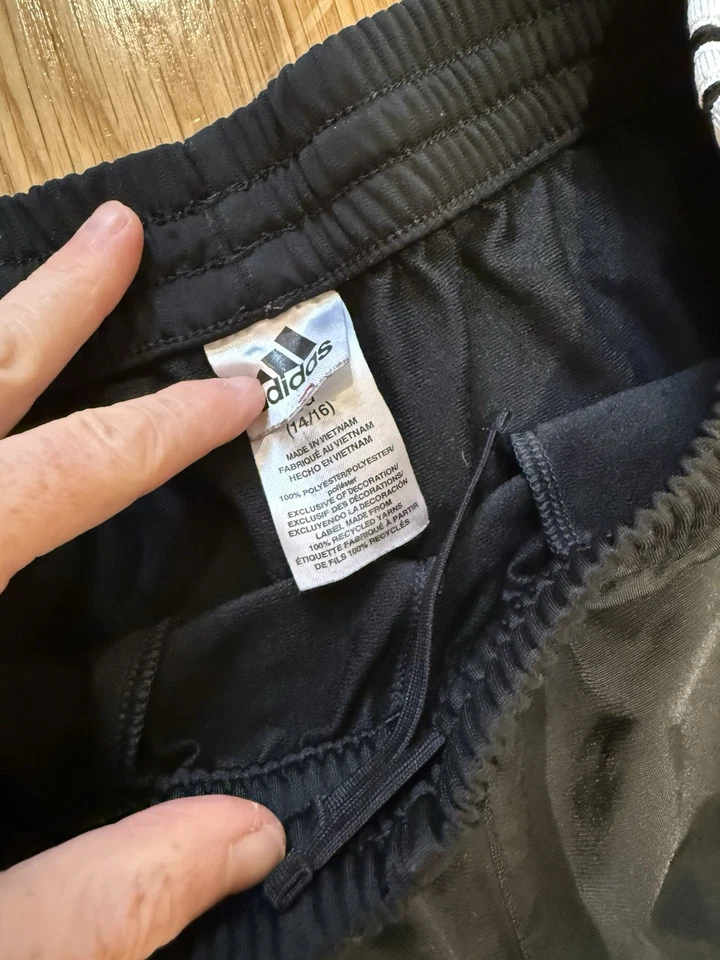 Pantalones cortos Adidas para niños lote 5 artículos 14-16 Foto 4 de 4