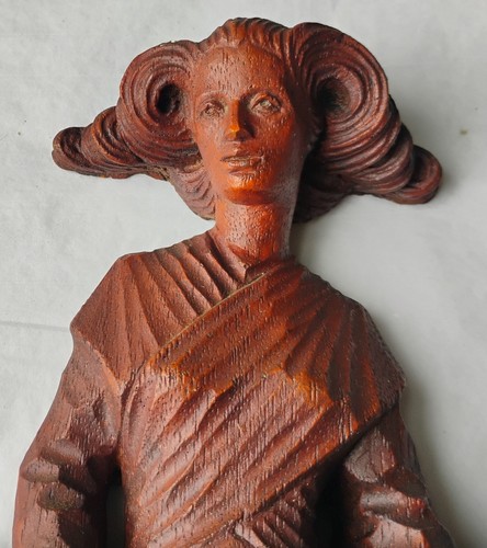 40er Jahre geschnitzte Wanddekoration aus Holz, Frau mit Kind & Hase, "Vorsehung" - Bild 4 von 5