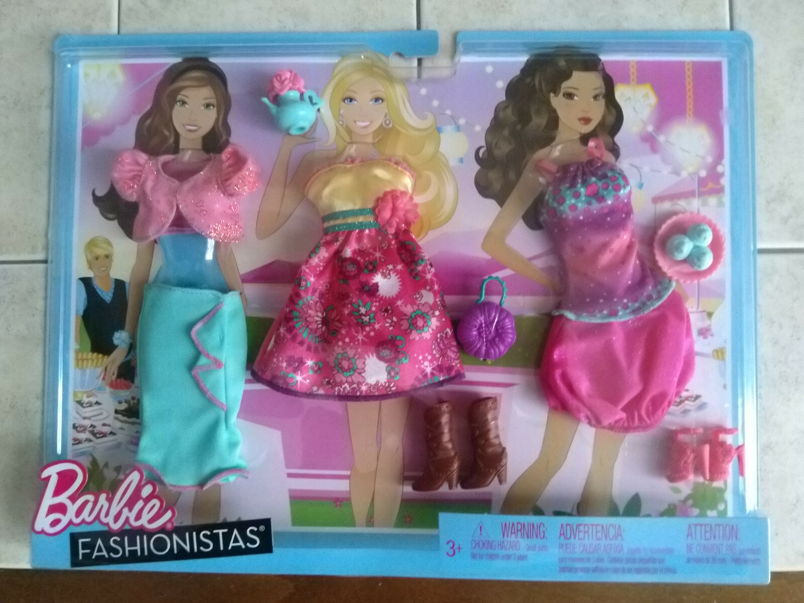 Tenues Barbie Fashionistas 2011 W3176 Blister 3 Habits Vintage