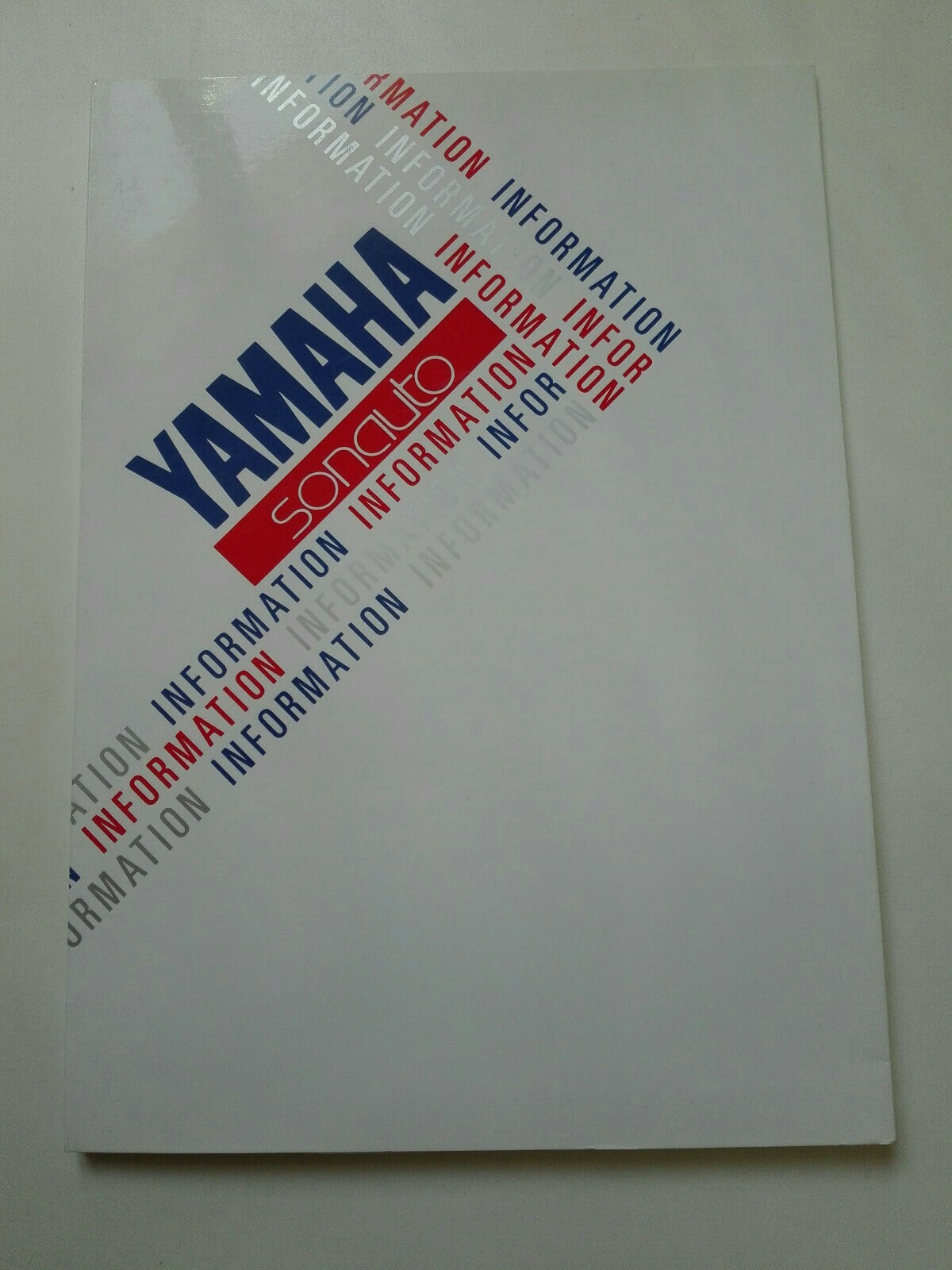Dossier de Presse Yamaha 1990 : Sublimez votre Garage avec ce Catalogue Moto Rétro
