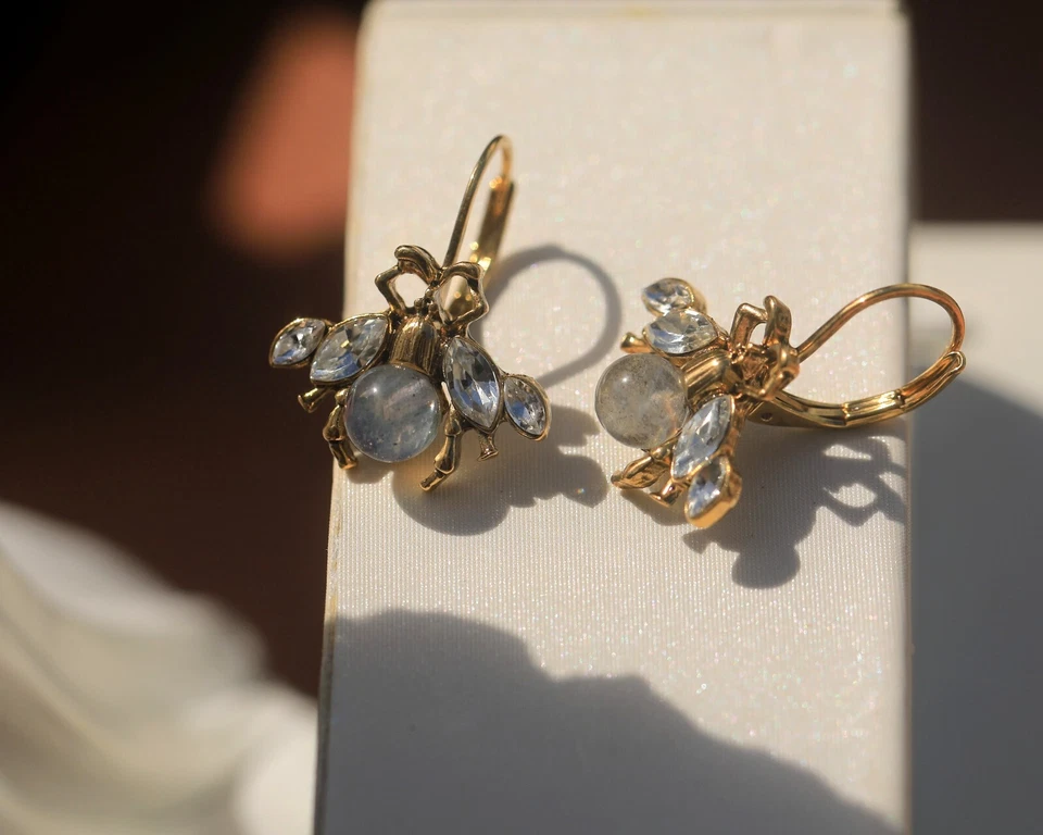 Boucles d'oreilles Dormeuses Doré Petit Insect Abeille Perle labradorite QD4 - Photo 1/4