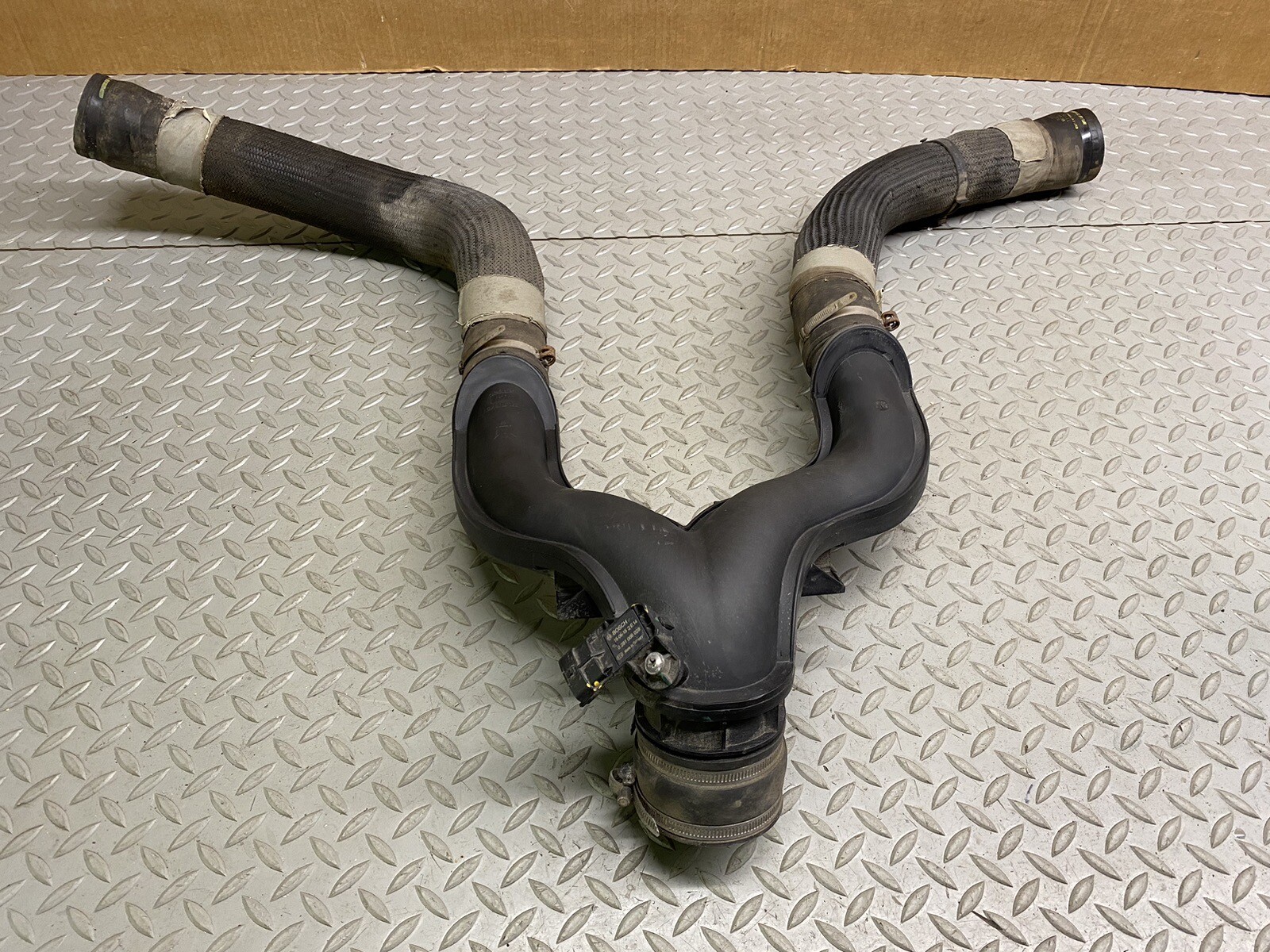 2017-2022 MASERATI LEVANTE M161 3.0L AWD AIR INTAKE DUCT TUBE Y PIPE