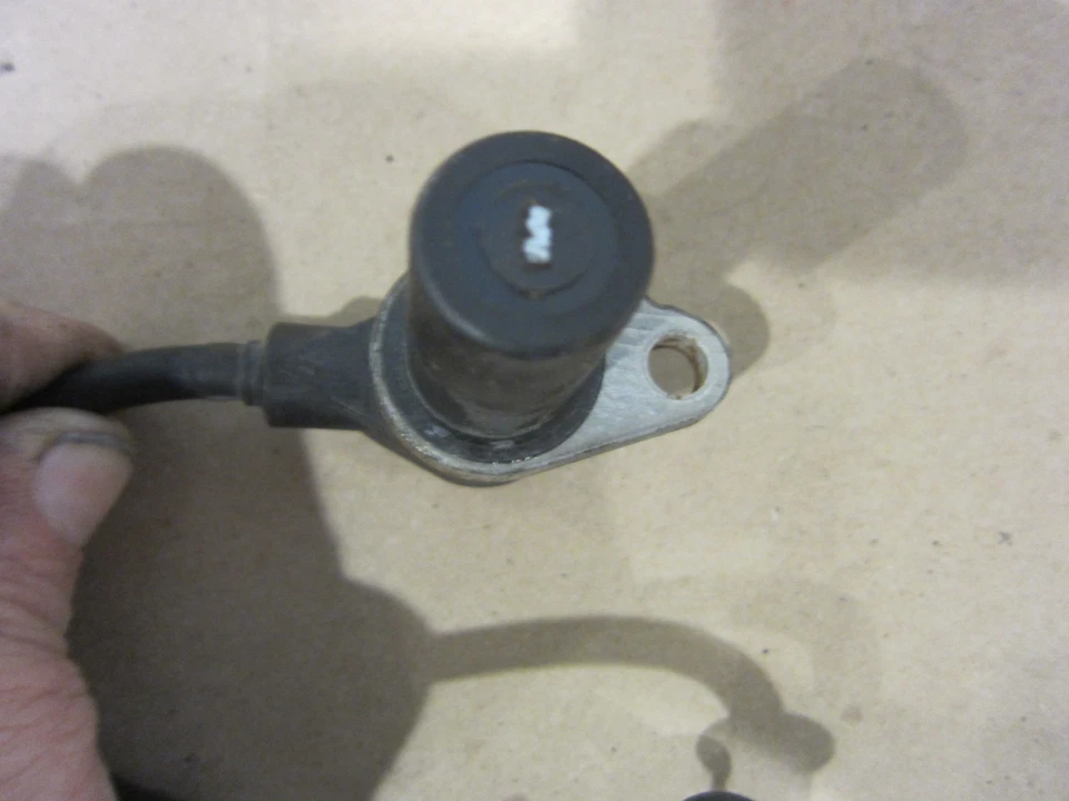 Ferrari 355, Enzo - Sensor de rueda delantera / ABS Bosch - Pieza # 170592 Foto 2 de 4