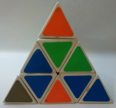 PYRAMINX PYRAMID TWIST TURN PUZZLE BY TOMY 1981