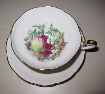 Vtg Regency bone china teacup & saucer, pale peach w fruit pattern & gilt trim
