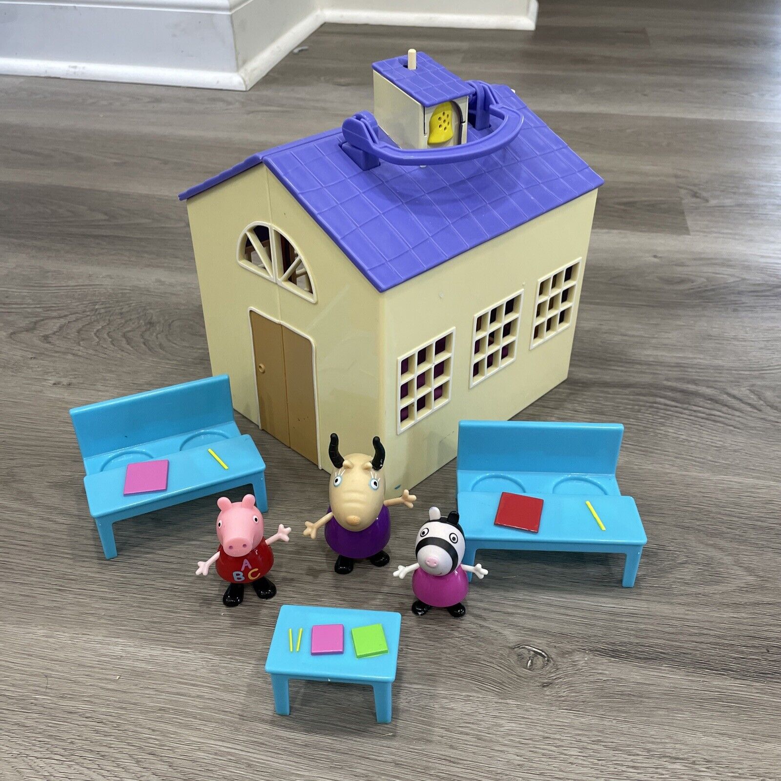 Peppa Pig's House Playset with 4 Figures Fold Out House with Carrying  Handle