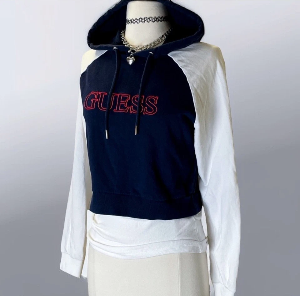 Винтажная толстовка с капюшоном Guess Crop темно-белая маленькая Millennial Baddie Streetwear  - Изображение 2 из 4