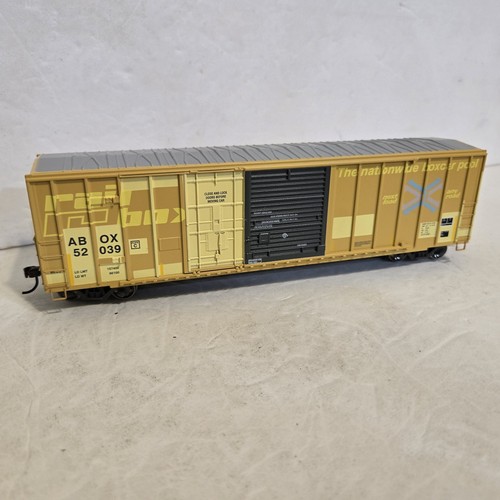 Athearn RND71009 HO Railbox 50' FMC Box Car Patched Weathered