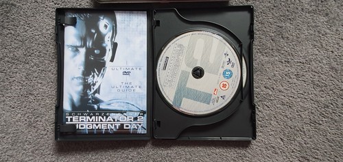 Terminator 2: Judgment Day DVD 1991 Two-Disc Ultimate Edition - Picture 2 of 8
