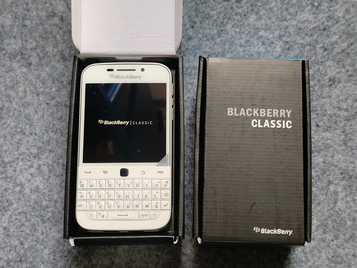 BlackBerry Classic Q20 Black/White 16GB Facroty UNLOCKED Keyboard