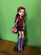 Monster High Ghoulebrities In Londoom Elissabat Doll Complete