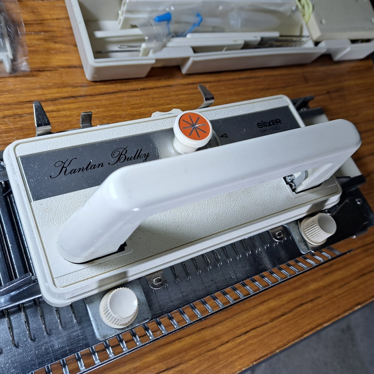 Silver SK120 8mm Knitting Machine Kantan Bulky Already Maintained 