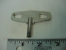 VTG CLOCK WINDING KEY ANTIQUE