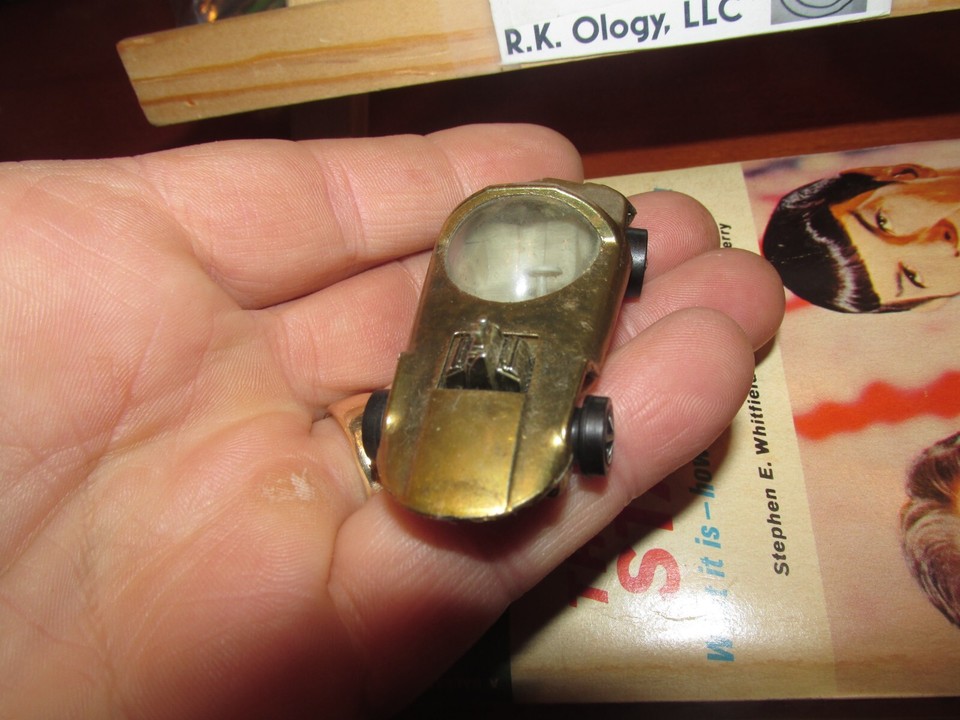 Hot Wheels 1967 Yellow Gold Silhouette Mattel, Inc. Red Line