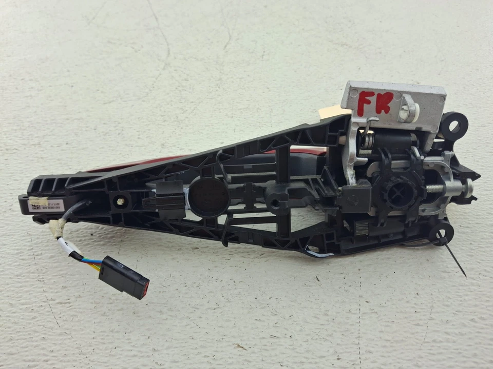 2013 - 2022 Buick Encore vidro para janela de ventilação de porta frontal direita 94518428 fabricante de equipamento original - Imagem 4 de 4