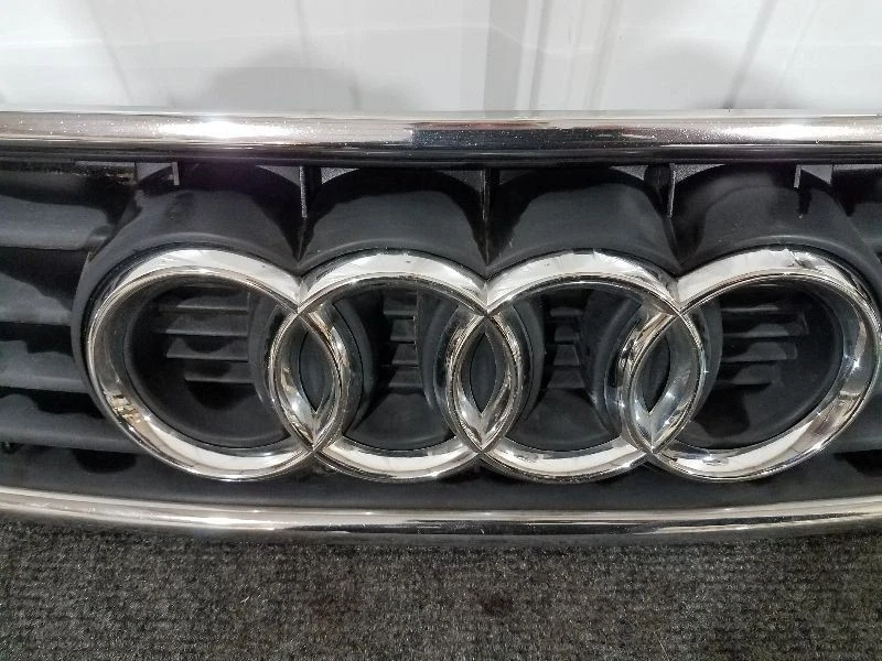 Conjunto de parrilla superior Audi A6 1995-98 - cromo/negro Foto 3 de 4