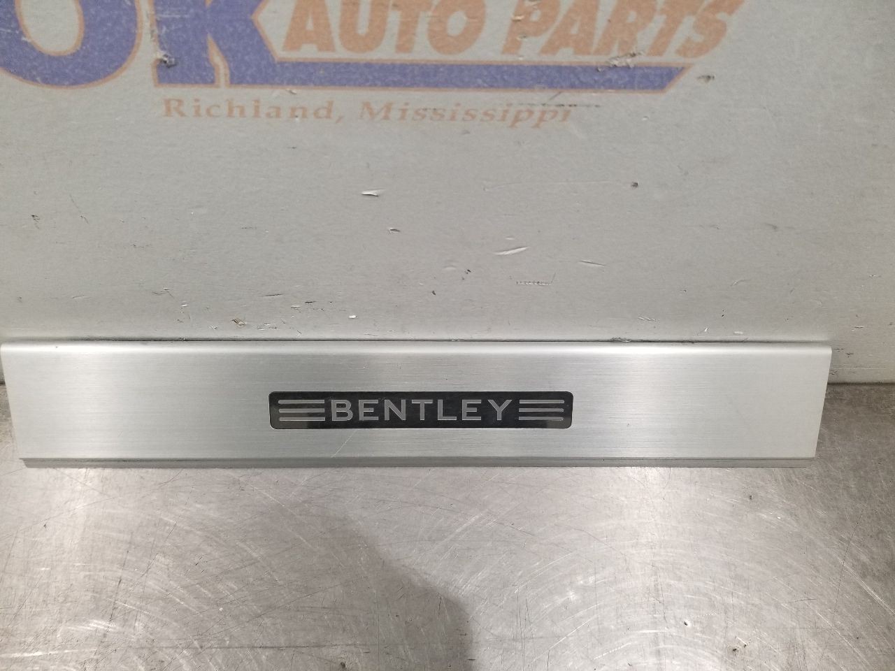 17 BENTLEY BENTAYGA INTERIOR DOOR SILL SCUFF PLATE TRIM FRONT LEFT DRIVER