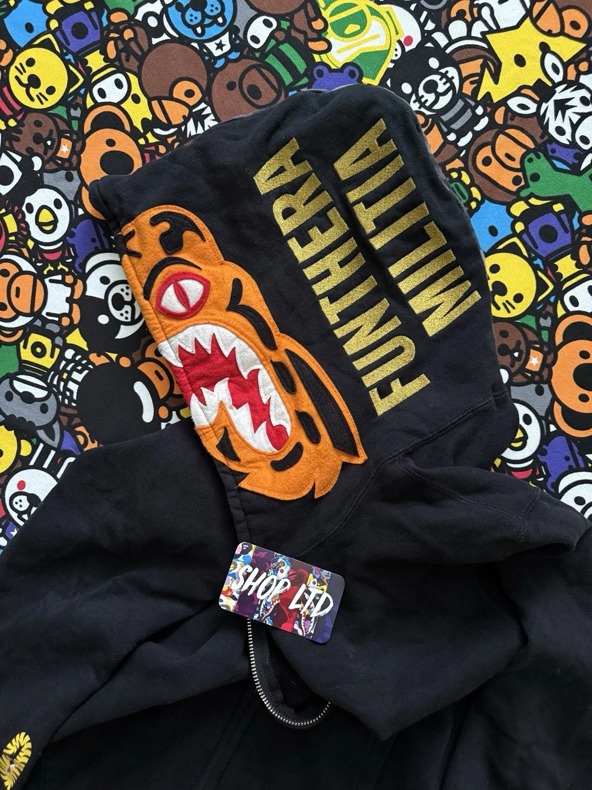 A BATHING APE (BAPE) Felpa con cappuccio A Bathing Ape nera mimetica tigre