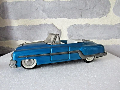 Femmes au volant - Jouets Anciens de Collection