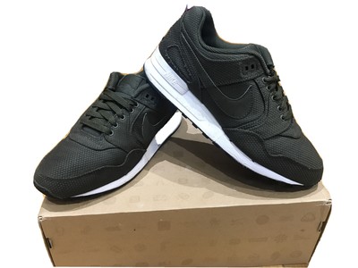 mens black nike trainers size 7