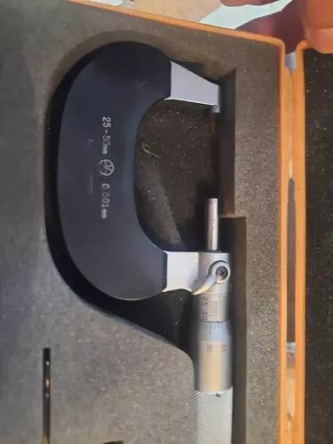 used mitutoyo micrometer 25-50 mm with resolution 0.001mm with invoice