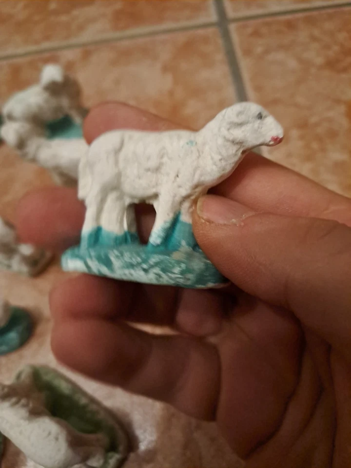 Set Di 12 Pecore Altezza Dai 5-7 Cm In Gesso Per Presepe Vintage  - Immagine 2 di 4
